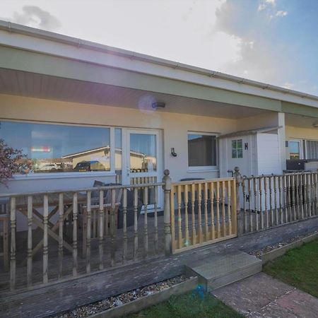 Chalet For Hire At Rainbows End Near A Beautiful Norfolk Beach Ref 31039R Bacton  Esterno foto