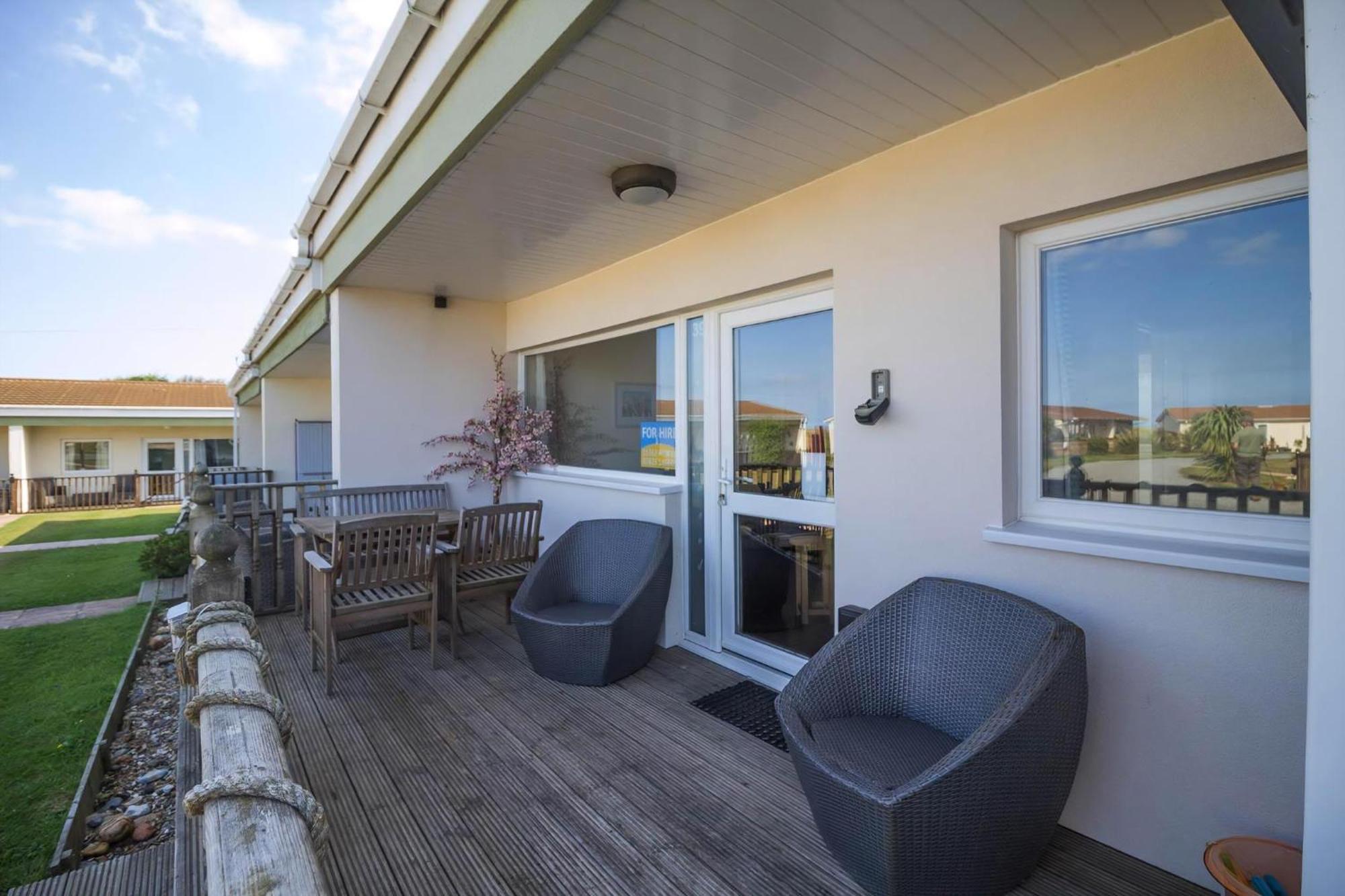 Chalet For Hire At Rainbows End Near A Beautiful Norfolk Beach Ref 31039R Bacton  Esterno foto